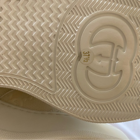 NWT Gucci Women’s GG Embossed Sneaker - Picture 9 of 10